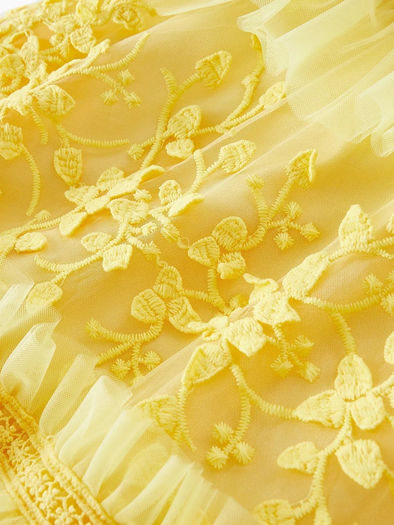 Soiréza CONTRAST LACE EMBROIDERED RUFFLE HEM DRESS