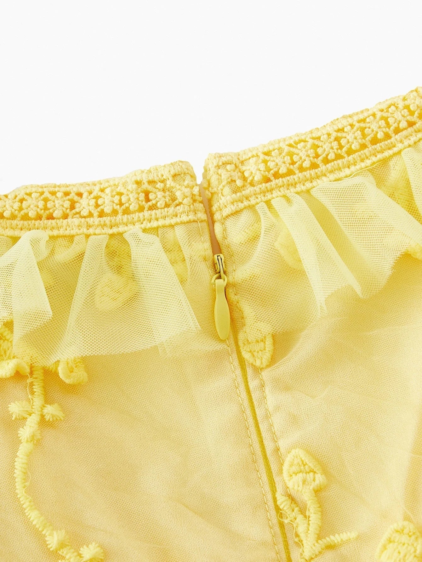 Soiréza CONTRAST LACE EMBROIDERED RUFFLE HEM DRESS