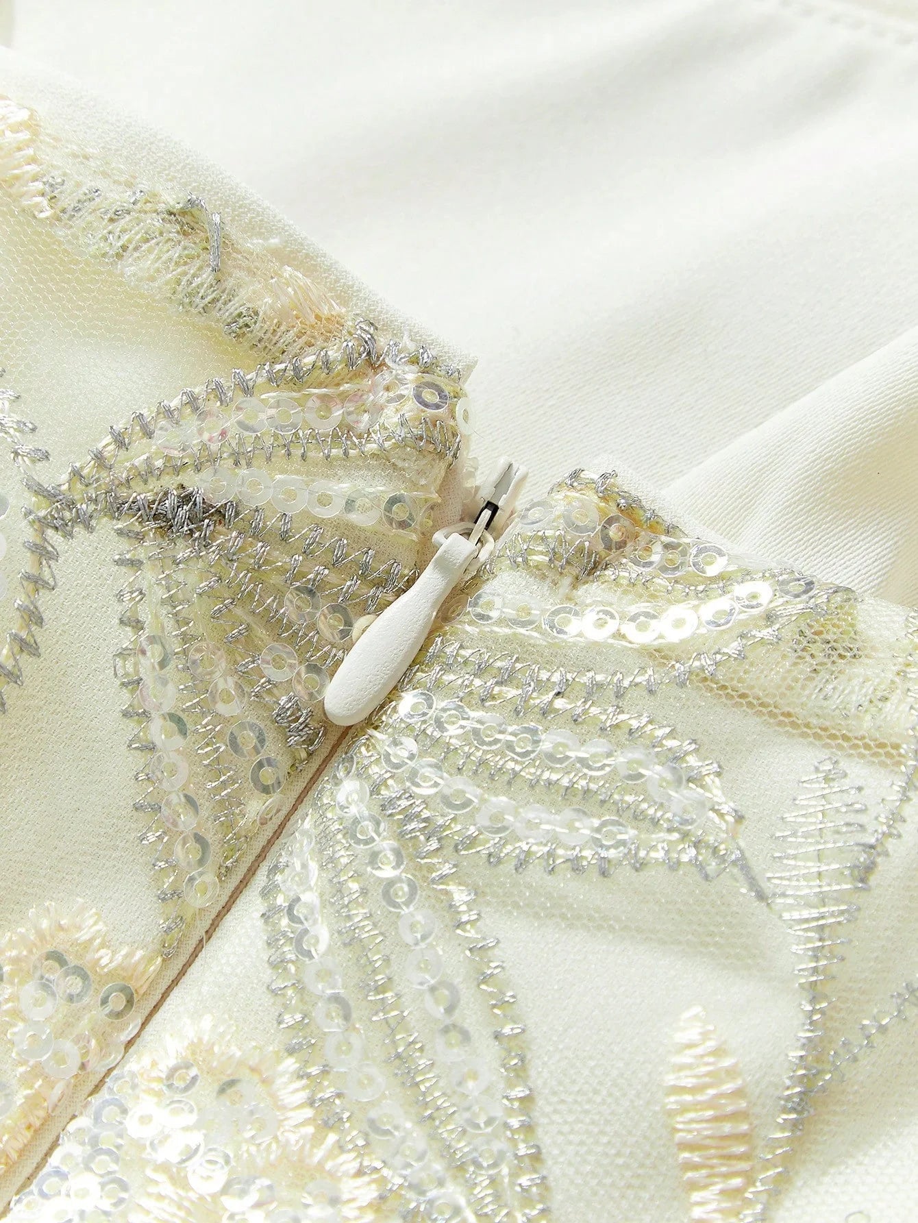 Soiréza CONTRAST MESH FLOWY COCKTAIL DRESS