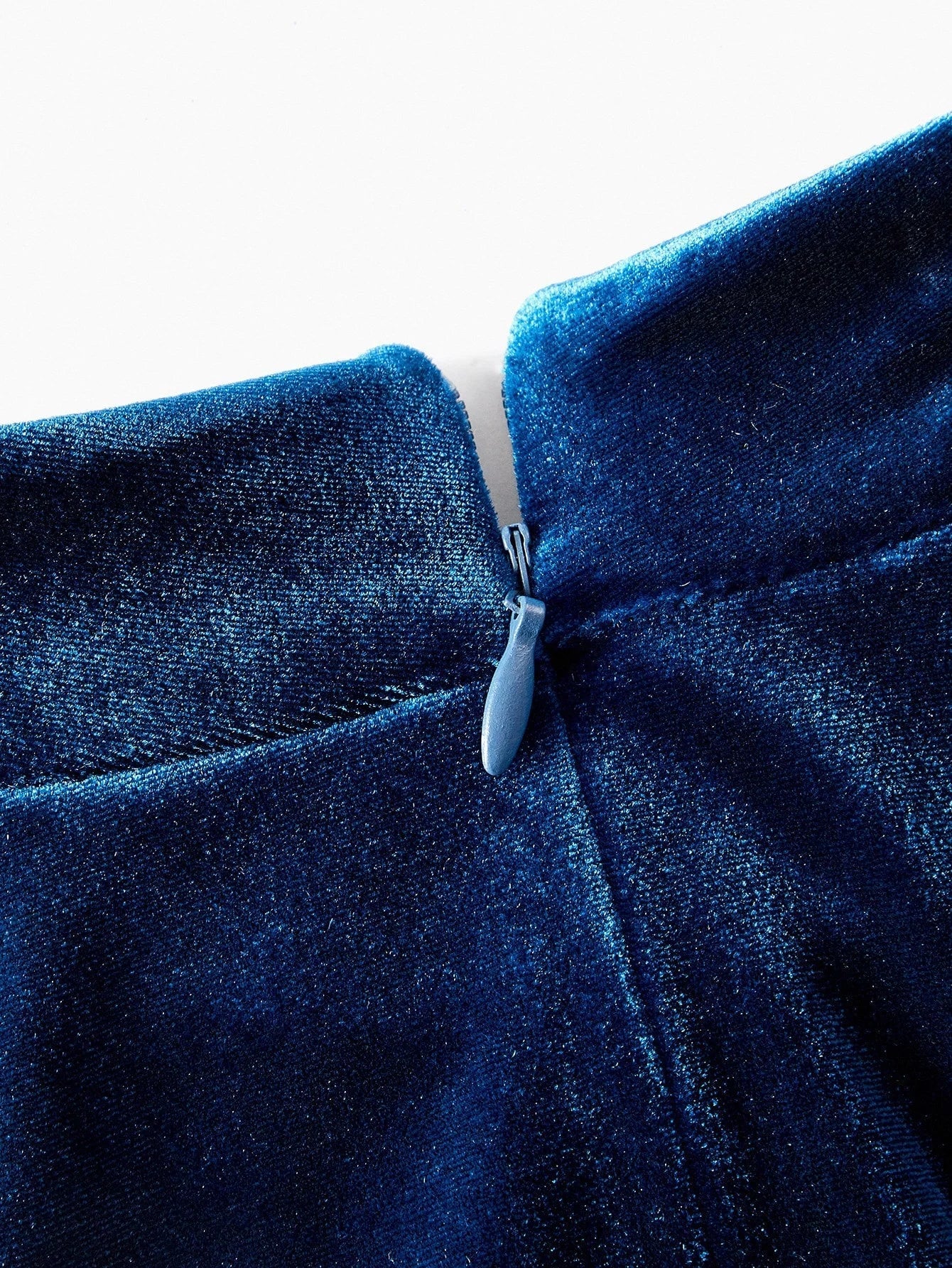 Soiréza EMBROIDERY VELVET HALTER NECK FISH TAIL FORMAL DRESS