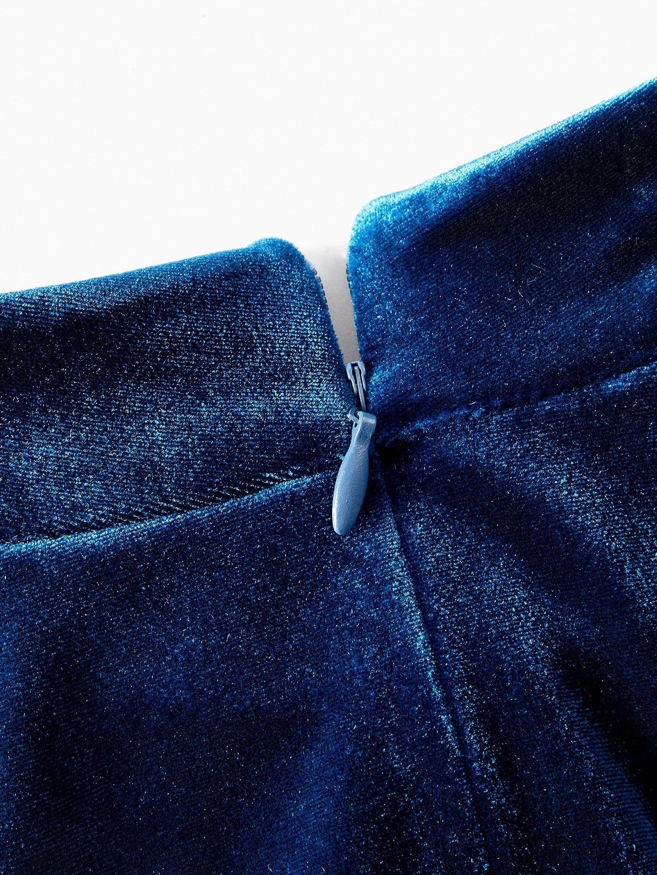 Soiréza EMBROIDERY VELVET HALTER NECK FISH TAIL FORMAL DRESS