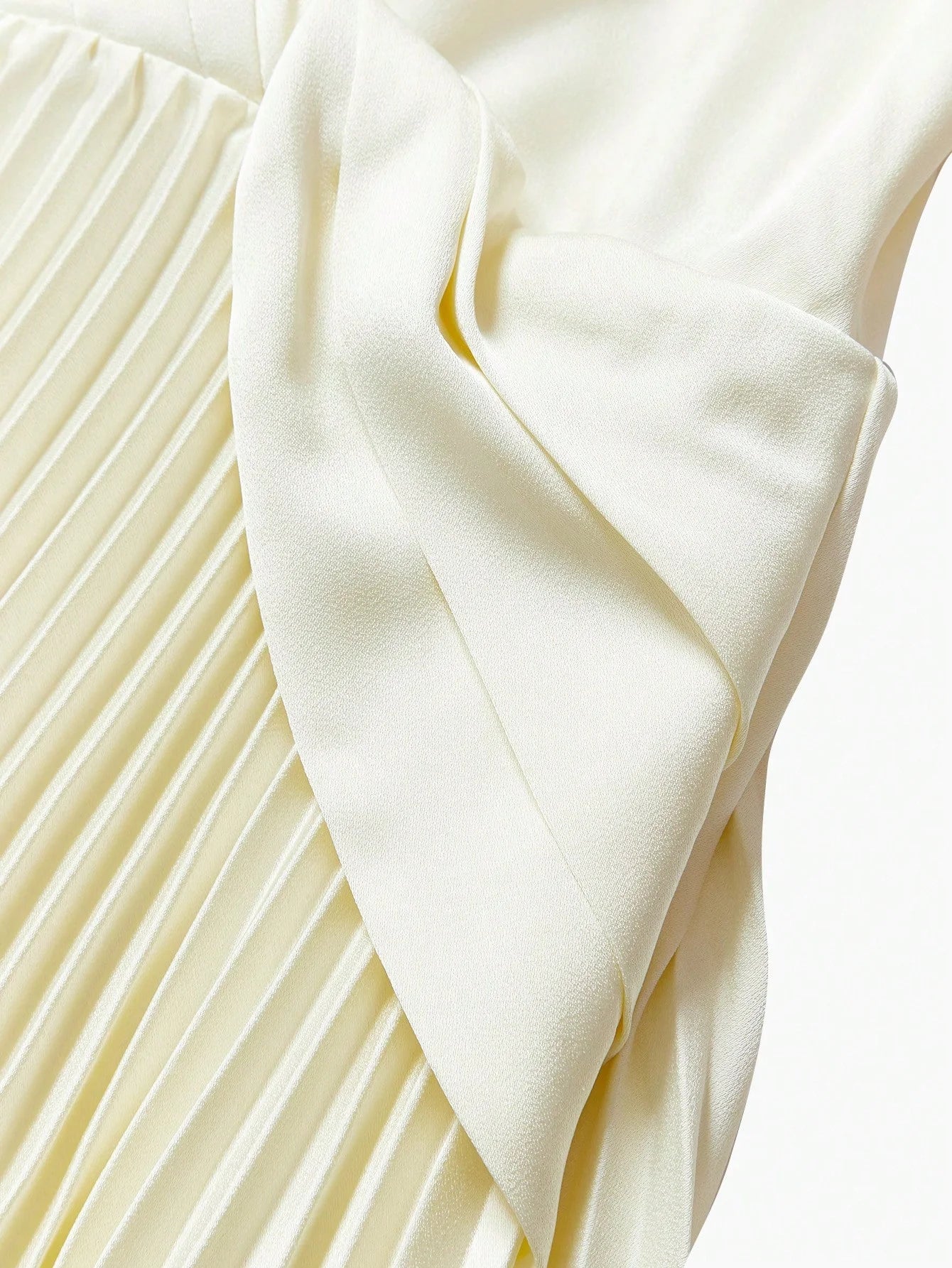 Soiréza STEREO FLORAL PLEATED COCKTAIL DRESS