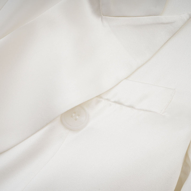 Vera White Silk Double-Breasted Blazer with Striking Shoulder Pads and Notched Lapels