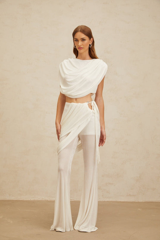 White sleeveless bateau neck top with ruched detailing and cropped length made of 100% Terylene fiber