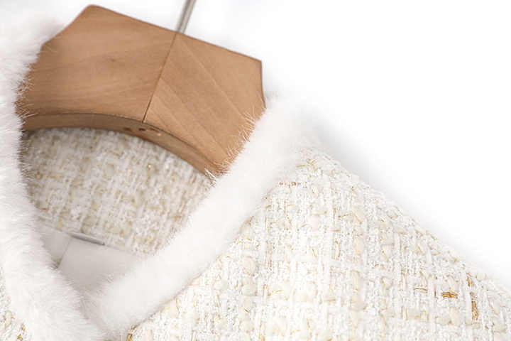 Elegant White Tweed Coat with Fur Trim and Gold Accents