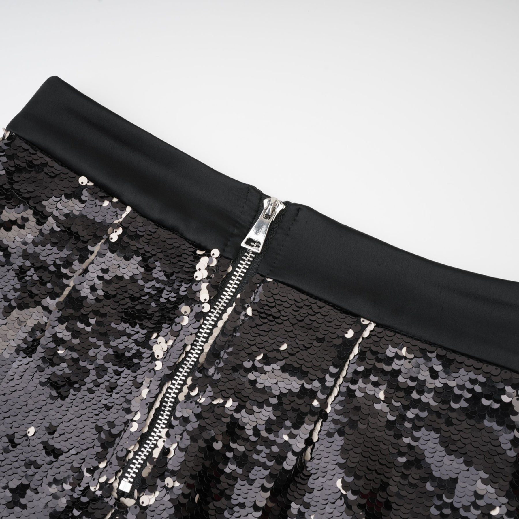 Shimmering black dress with sequin decoration zip closure and straight hem made of 100% Polyester
