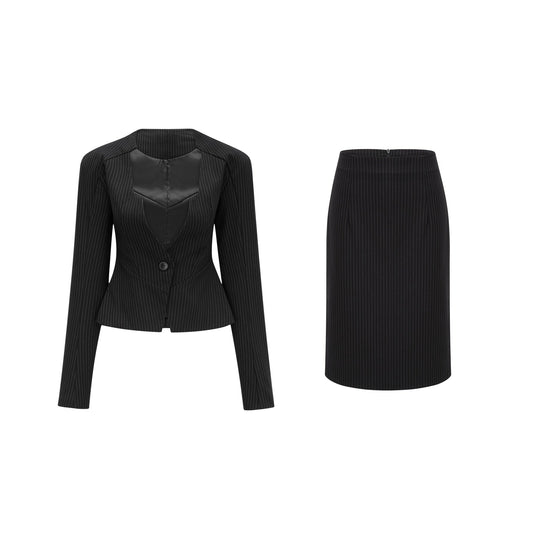 Kneelength skirt in a sleek black shade with a unique vertical stripe print Rear zip fastening and a rear slit Made of 58% polyester 42% cotton