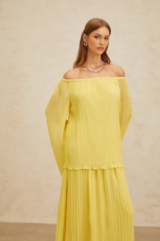 Yellow off the shoulder blouse and skirt set with ruffled hem and pleats made of 100% Terylene fiber