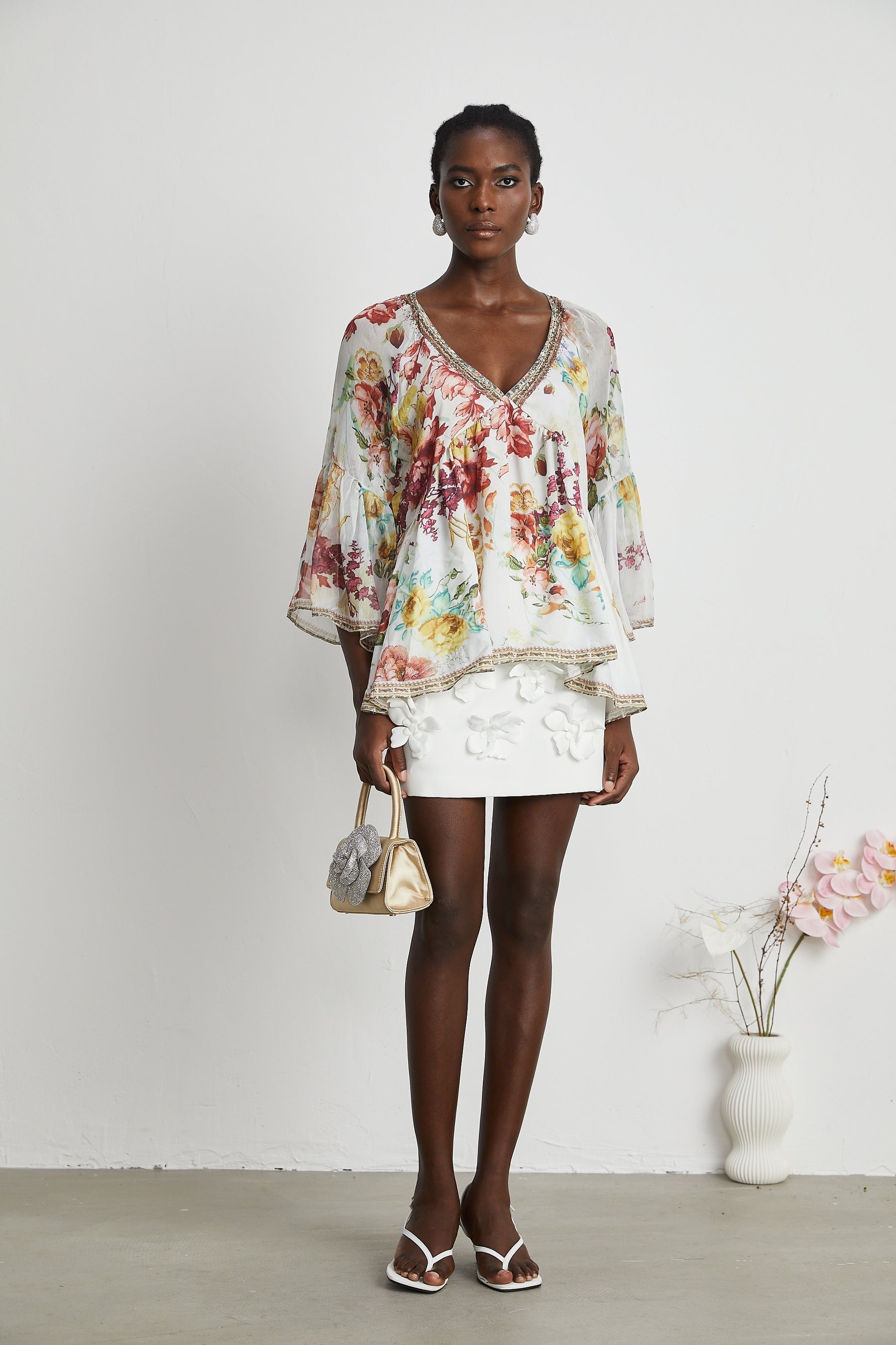 Yvonne Vneck floralprint embellished blouse